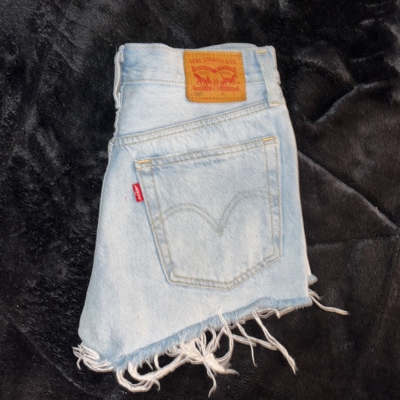 women’s 501 levis shorts - Picture 3 of 3